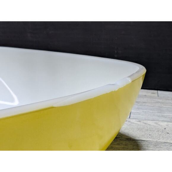 Vintage Pyrex 1.5 Qt. Yellow/White Ovenware USA Hostess Square #515B-015 - Picture 4 of 4